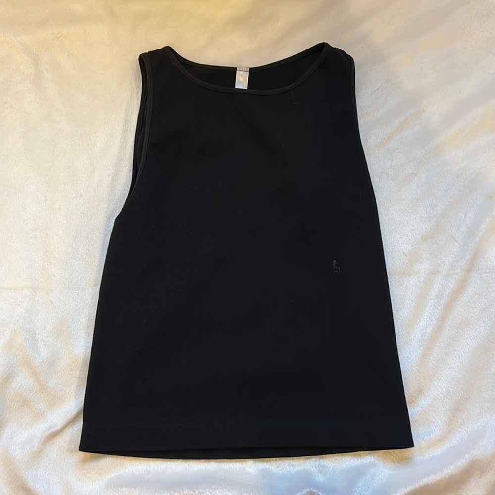 Cute basic high neck top!